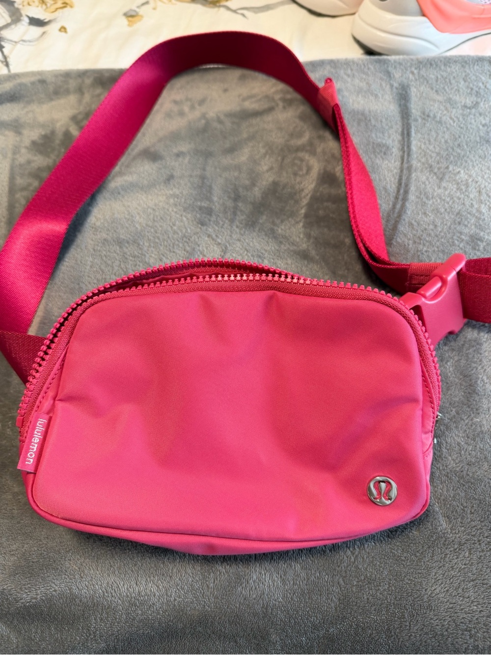 lululemon athletica Pink Women's Crossbody Belt Bag Like New